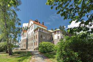 Lázeňské sanatorium ŠÁRKA - Termální lázně Velké Losiny
